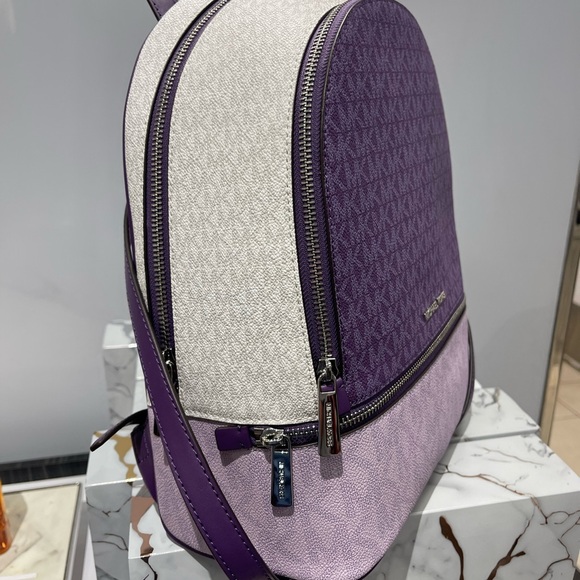 MICHAEL KORS Rhea Md Zip Color-Block Signature Logo Backpack
Dark Purple MLT
NWT - Picture 2 of 16
